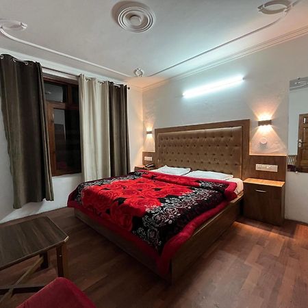 Hotel Premier Mall Road Manali Buitenkant foto