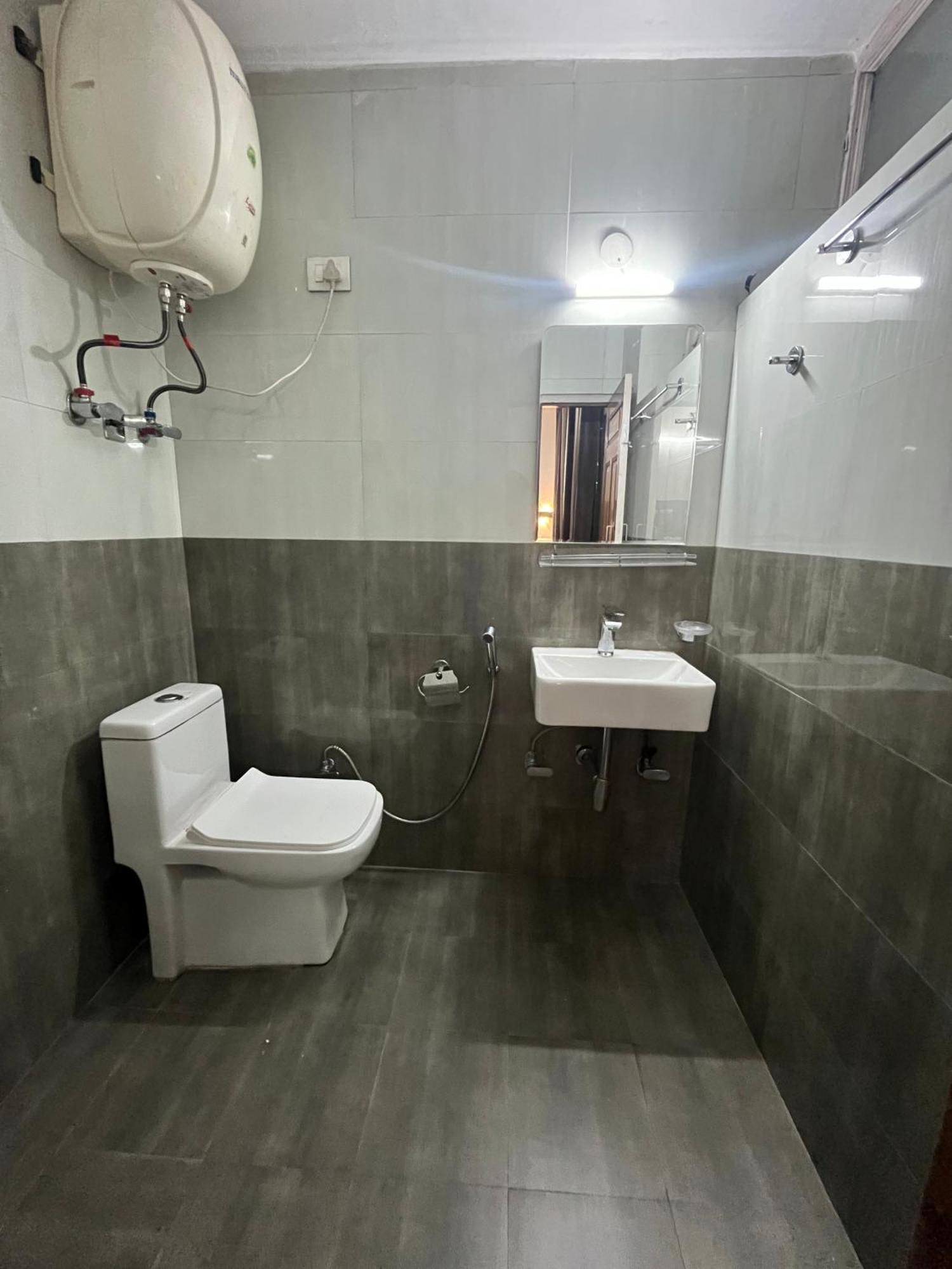 Hotel Premier Mall Road Manali Buitenkant foto