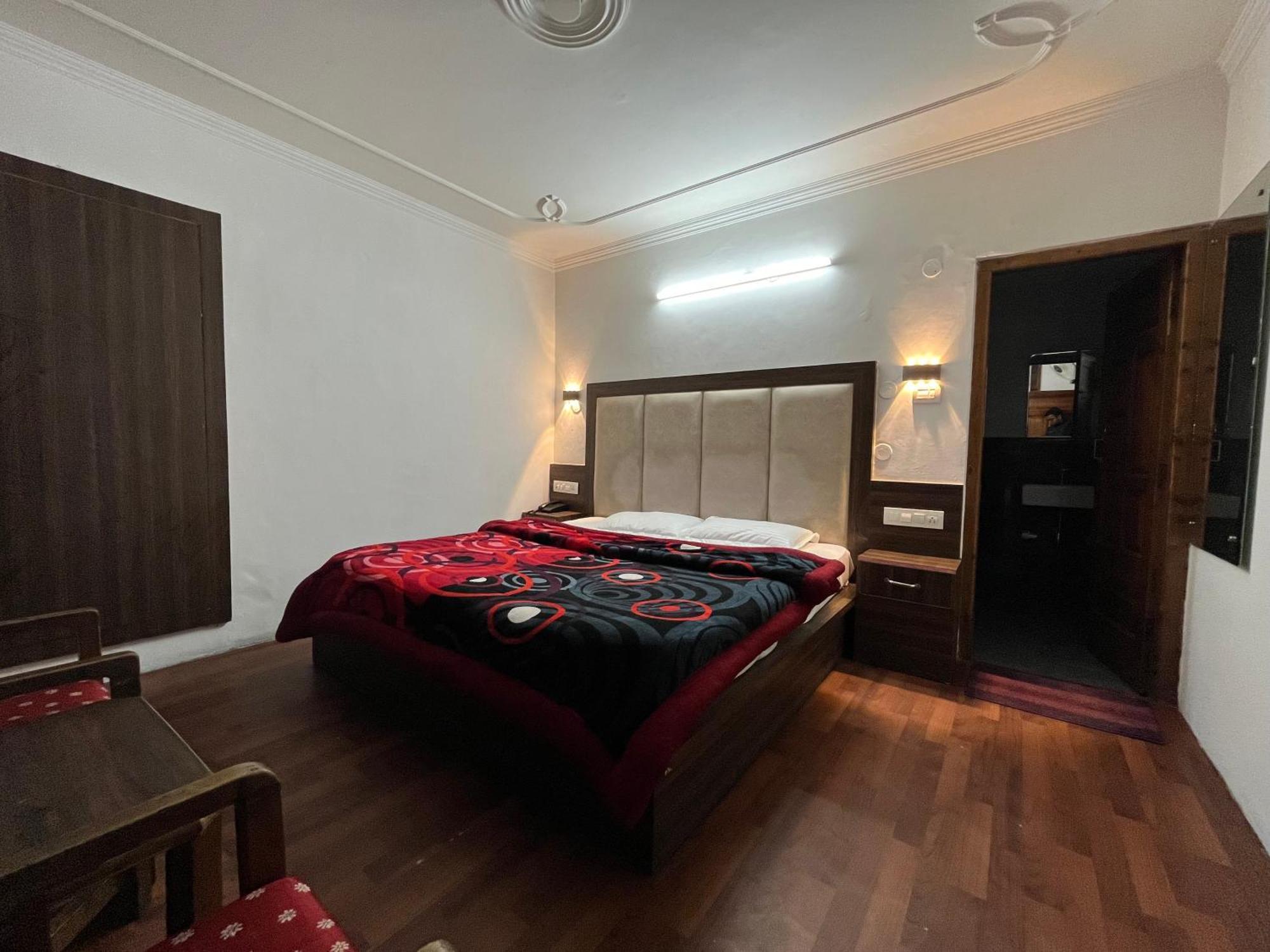 Hotel Premier Mall Road Manali Buitenkant foto