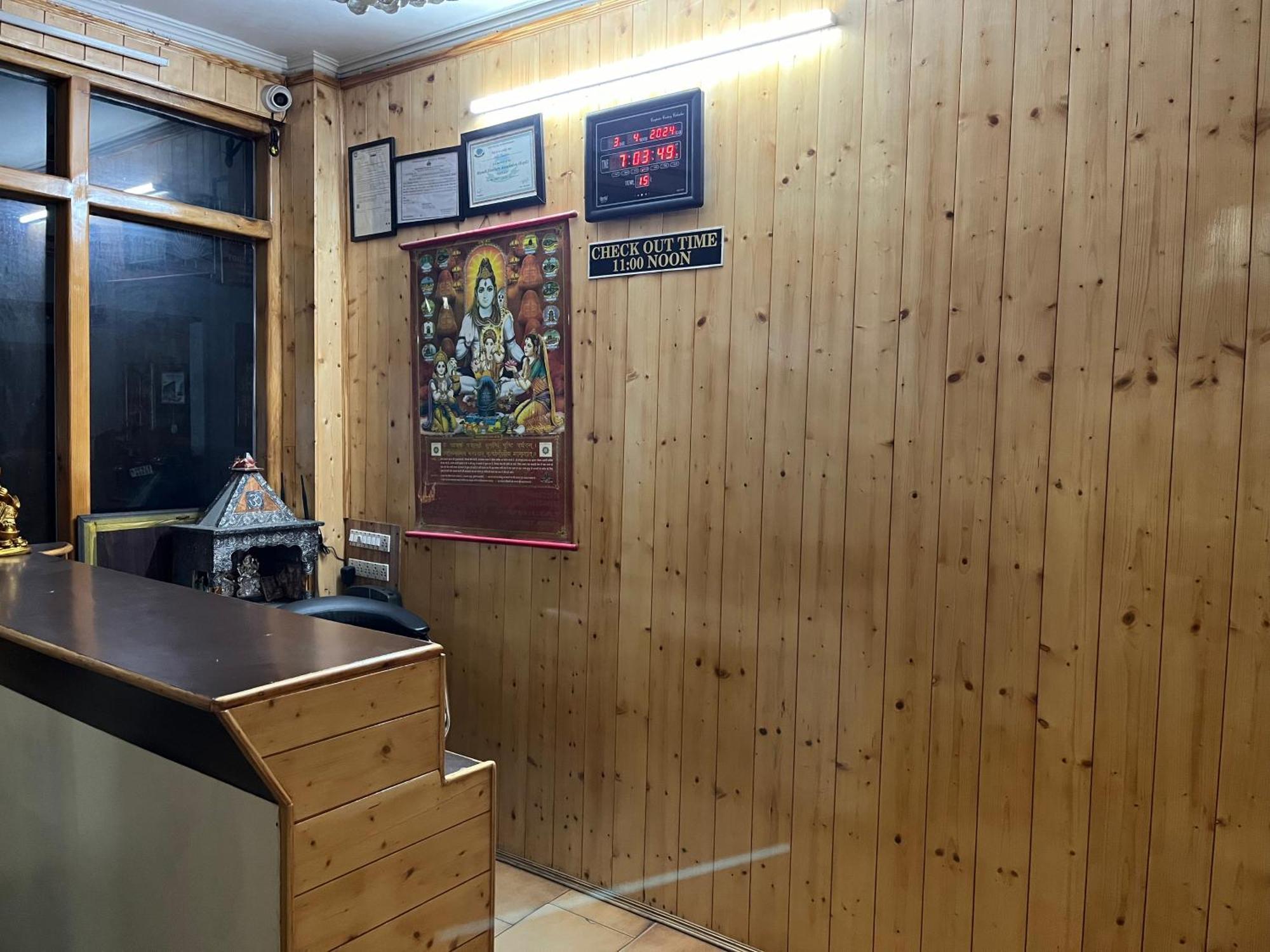 Hotel Premier Mall Road Manali Buitenkant foto
