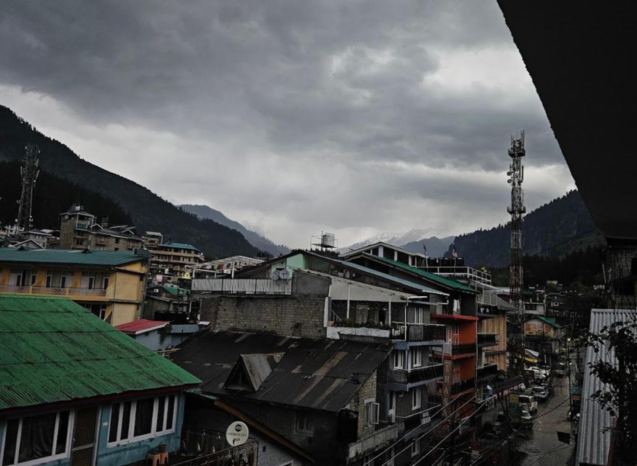 Hotel Premier Mall Road Manali Buitenkant foto